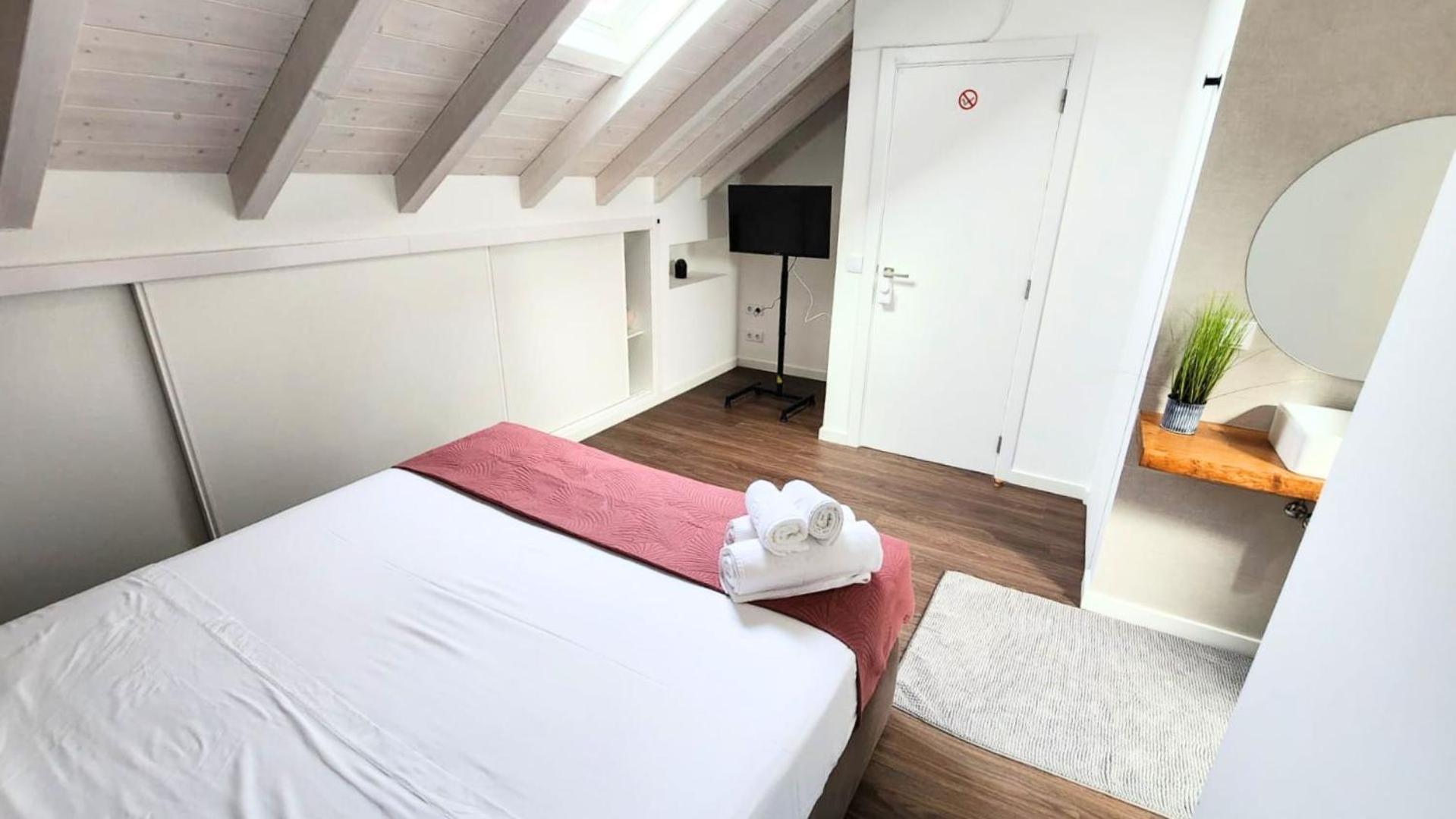 Surfsoul Guesthouse - Bed And Breakfast Peniche Extérieur photo