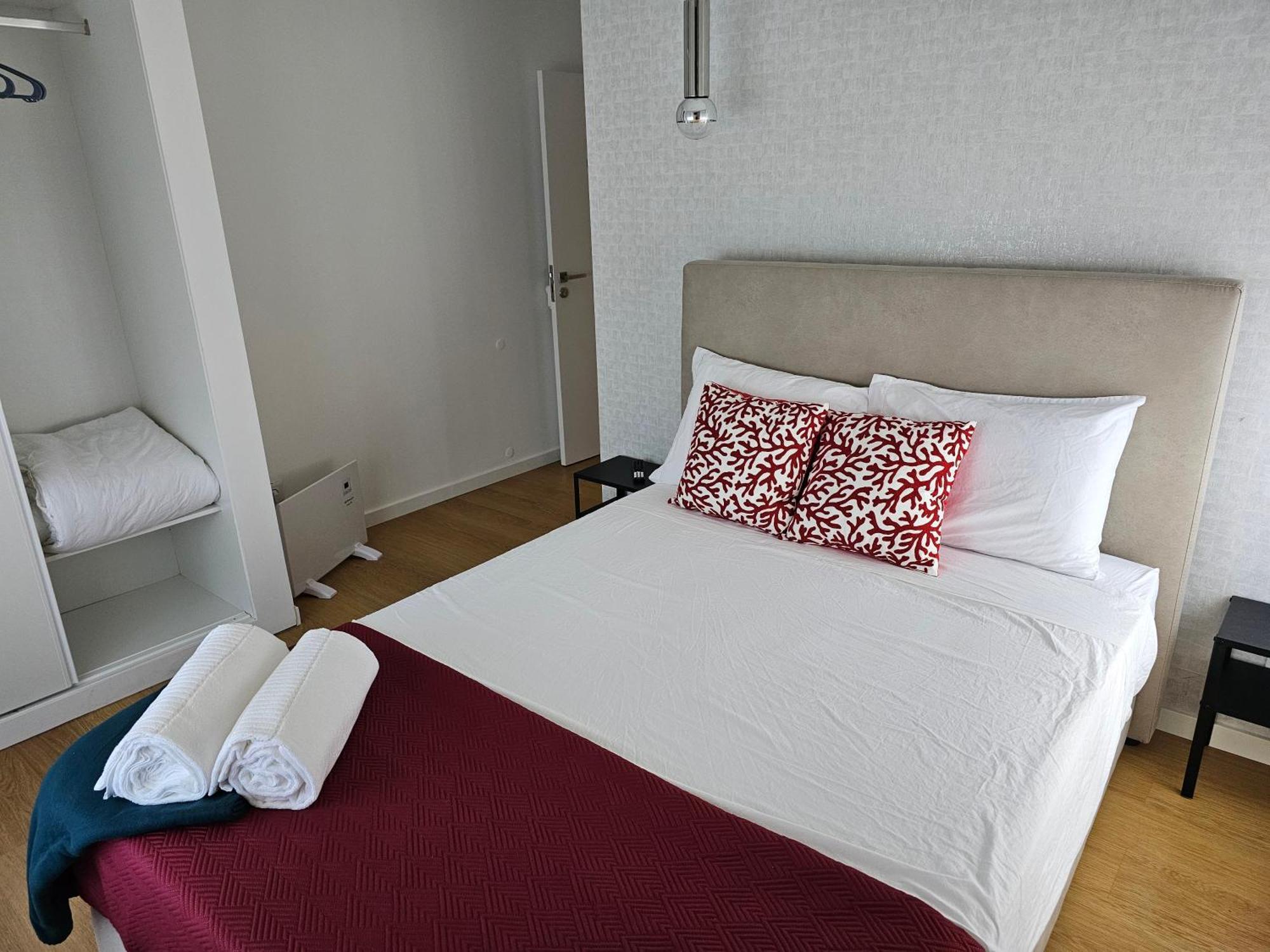 Surfsoul Guesthouse - Bed And Breakfast Peniche Extérieur photo